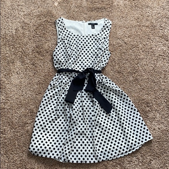 White and black polka dot dress. - Picture 1 of 2